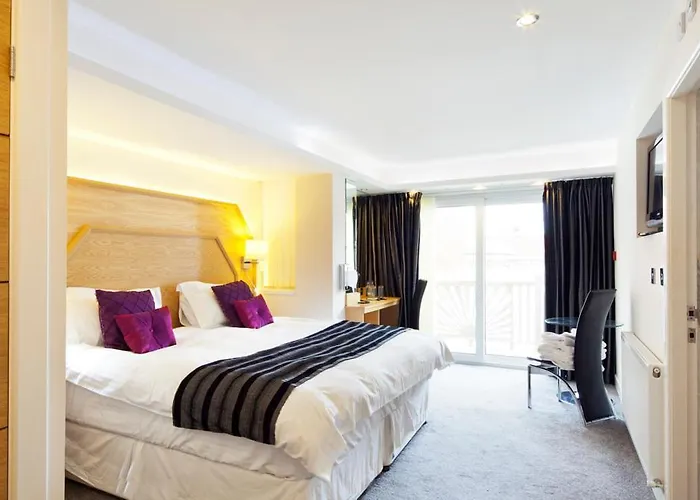 Queens Mansions: Elizabeth Suite