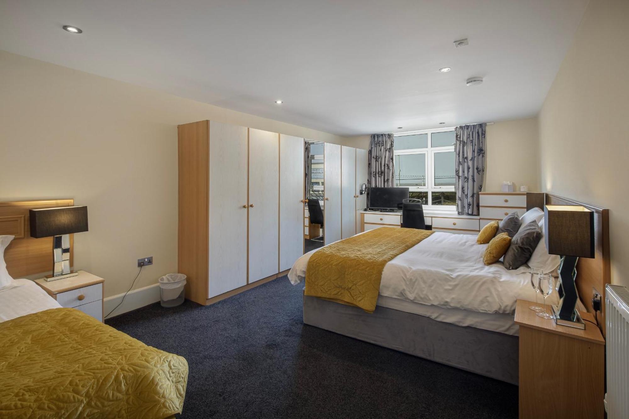 Granada Apartments Queens Mansions * Blackpool